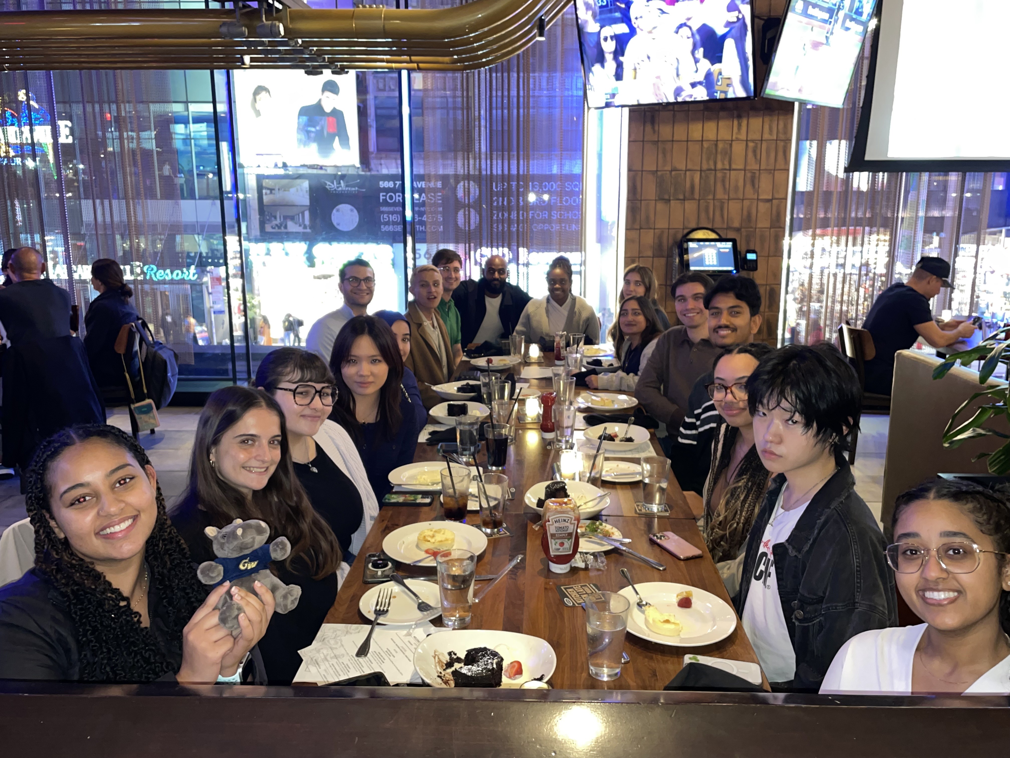 Career Quest 2024 NYC | Yardhouse with a GW Alum Career Quest 2024 NYC at Yardhouse with a GW Alum